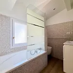 Townhouse Located In קאן