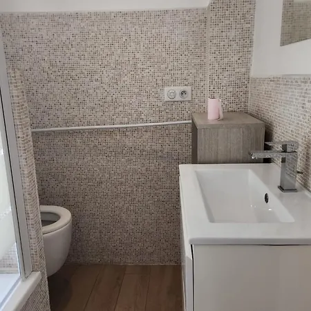 Townhouse Located In * קאן