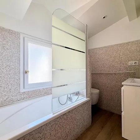 Townhouse Located In Канны