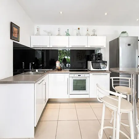 Дом отдыха Townhouse Located In